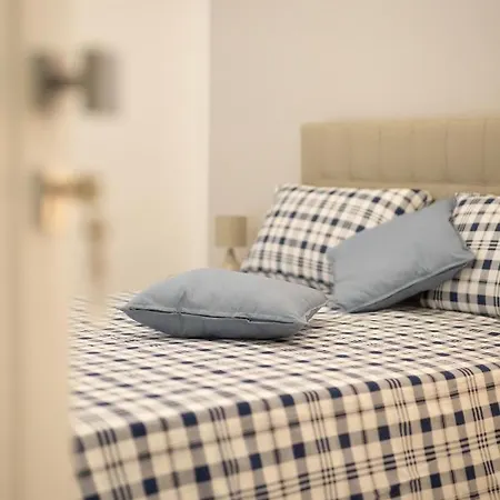 Bed and Breakfast Gloves