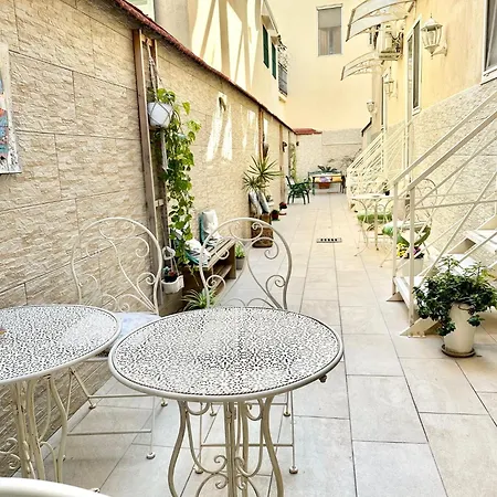 Bed and Breakfast Gloves