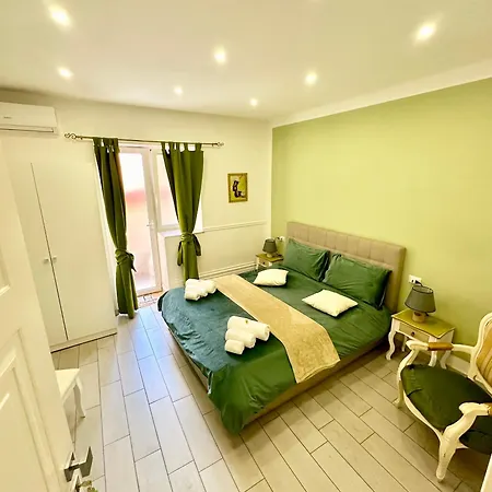 Bed and Breakfast Gloves 4*